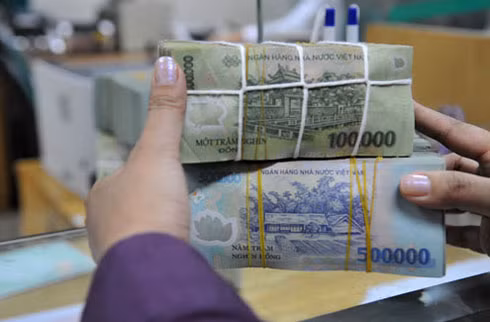 Lãi suất tiền gửi tại các ngân hàng đang dao động ở mức tương đối cao nên cũng thu hút được khách gửi tiền. Ảnh: PV.
