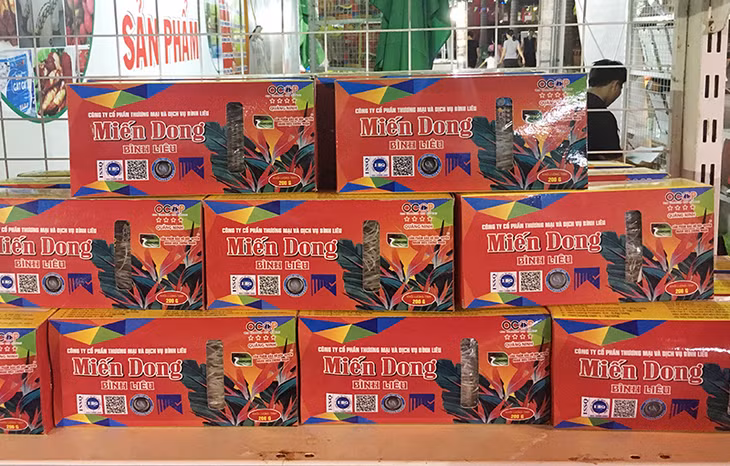 Các sản phẩm quảng bá tại hội chợ lần này đa dạng, phong phú, bắt mắt song tập trung chủ yếu vẫn là dòng sản phẩm phục vụ cho Tết cổ truyền dân tộc như: Miến dong, nấm hương, gà, bánh chưng, hoa quả… 