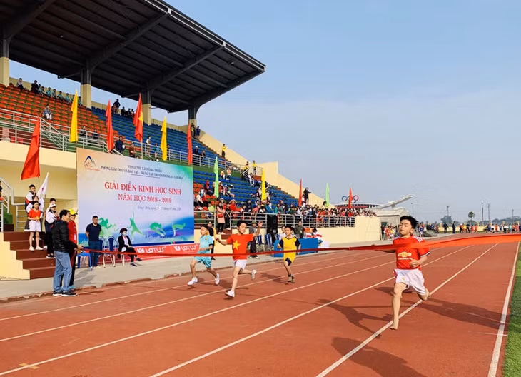 Các VĐV tham gia tranh tài tại Giải điền kinh học sinh TX Đông Triều năm học 2018-2019