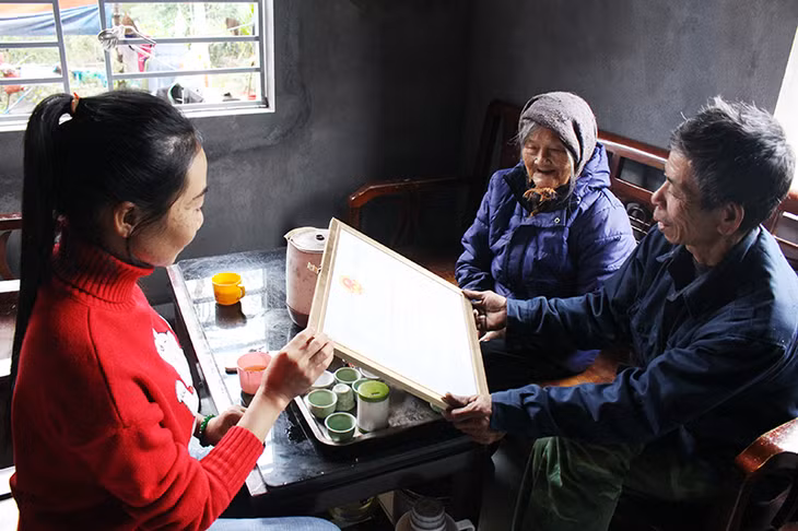 Tết này bà Trần Thị Nhạn, thôn Giếng Sen, xã Tiền An, vui hơn vì được ở trong ngôi nhà mới khang trang.