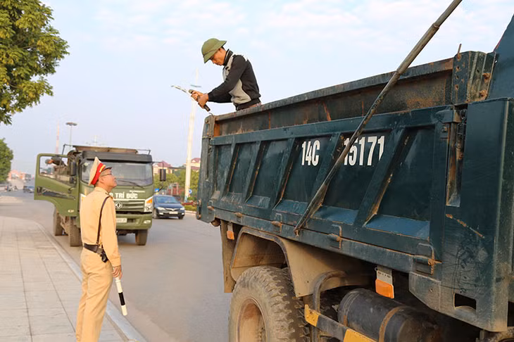 Xử lý phương tiện vận tải cơi nới thay đổi kích thước thành thùng xe.