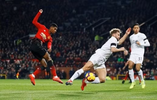  Rashford bỏ lỡ cơ hội ở đầu trận.