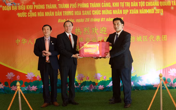 đồng chí Lục Hải Tân, Bí thư Khu ủy Phòng Thành