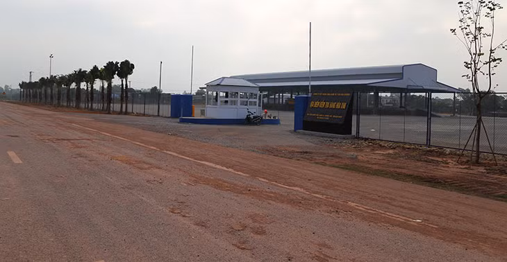 Hệ thống kho bãi kiểm tra hàng hóa XNK phực vụ hoạt động của cửa khẩu Bắc Luân II đã được Công ty Khu nhà kiểm hàng nhập khẩu thuộc Khu kiểm tra, kiểm soát hàng hóa tạm thời cơ bản hoàn thiện
