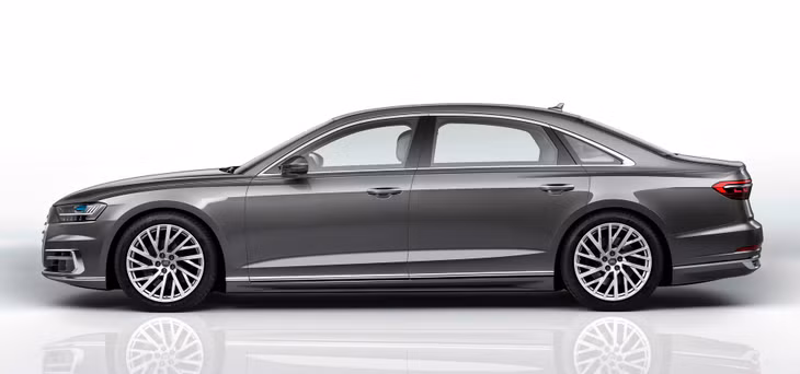 Audi A8 thiệt thòi nhất khi cung cấp ít tùy chọn hơn hai đối thủ còn lại.