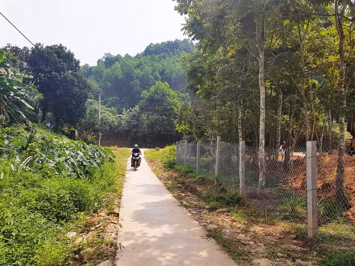 Tuyến đường thôn Khe Tâm, xã Nam Sơn mới hoàn thành, đáp ứng nhu cầu đi lại của người dân.
