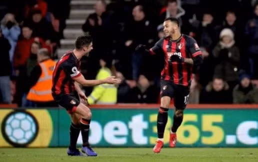  Tiền đạo Joshua King tỏa sáng rực rỡ với cú đúp bàn thắng, 1 kiến tạo trước Chelsea.