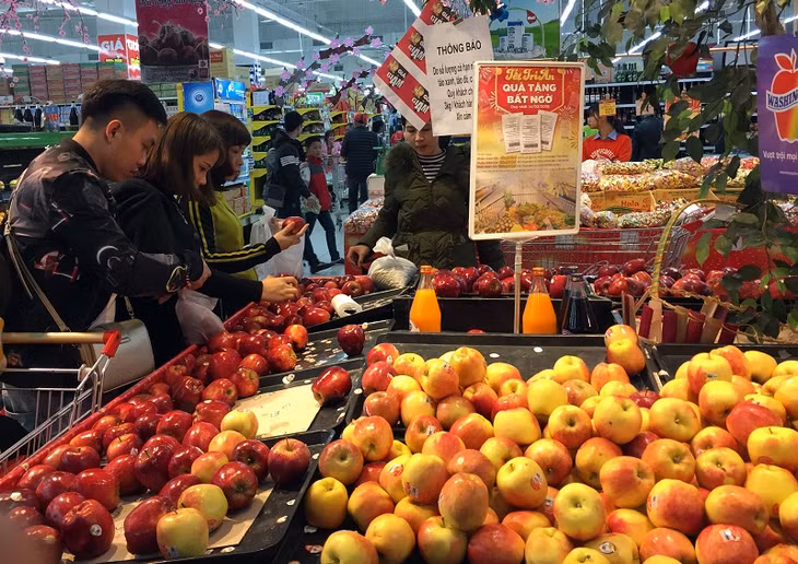 Hàng hóa tại các siêu thị tại địa phương cũng được đơn vị quan tâm kiểm soát chặt chẽ.