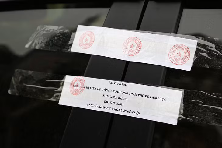 Chủ phương tiện không xuất hiện để làm việc bị lực lượng chức năng niêm phong, thông báo địa điểm đến để xử lý. 