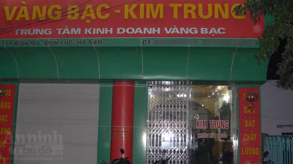 Cửa hàng vàng Kim Trung nhìn từ bên ngoài