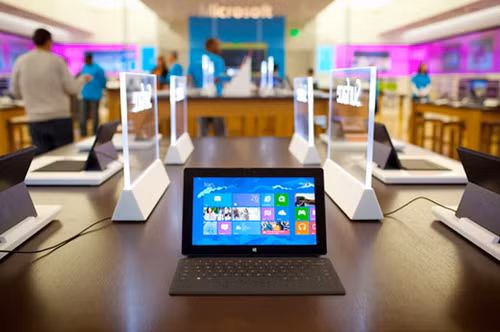 Nhân chứng của Google cho biết Microsoft đã kiếm được 94 tỷ USD nhờ việc bán các thiết bị dùng bằng sáng chế không dây cũng hãng tìm kiếm như Surface hay Xbox 360. Ảnh: Tomshardware.