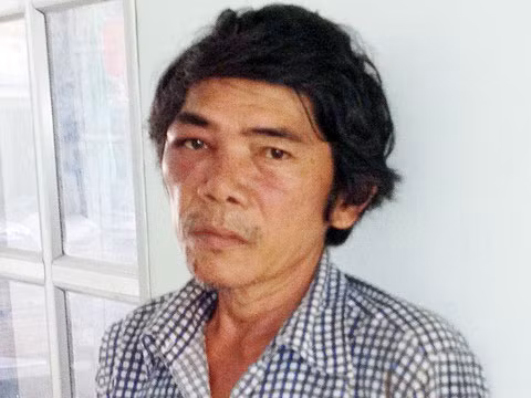Kẻ phóng hỏa đốt nhà bà Phe vào rạng sáng 22/11. Ảnh: Khánh Hưng