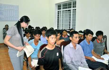 Một buổi TGPL lưu động tại xã Đồn Đạc (Ba Chẽ) do Trung tâm TGPL nhà nước tỉnh (Sở Tư pháp) và Hội LHPN tỉnh phối hợp tổ chức.
