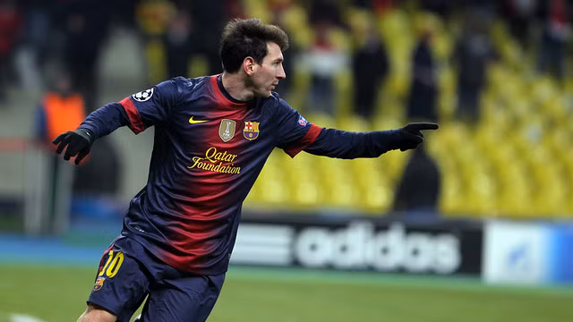 Messi đã đuổi kịp Ruud van Nistelrooy và chỉ còn kém Raul - Ảnh Getty
