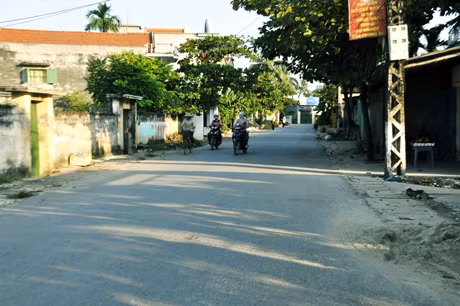 Hệ thống đường giao thông xã Liên Hoà cơ bản được bê tông hoá giúp người dân đi lại thuận tiện nhằm phát triển kinh tế - xã hội địa phương.