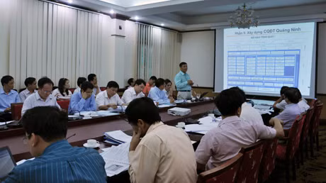 Đơn vị tư vấn trình bày Đề án xây dựng chính quyền điện tử.
