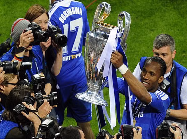 Drogba rời Chelsea sau khi giành Champions League - Ảnh Getty