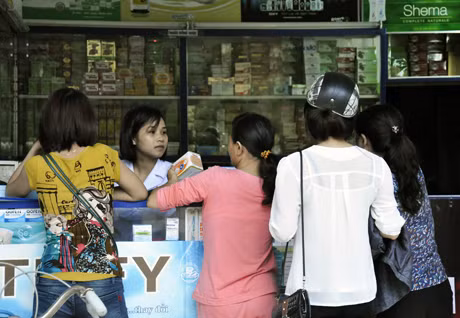 Một nhà thuốc trên đường Nguyễn Văn Cừ (TP Hạ Long). (Ảnh minh hoạ)