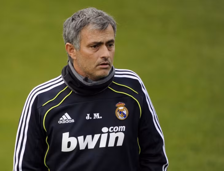 Man City cần Mourinho hơn Suarez