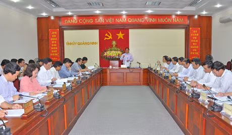 Đồng chí Phạm Minh Chính, Bí thư Tỉnh ủy phát biểu tại hội nghị