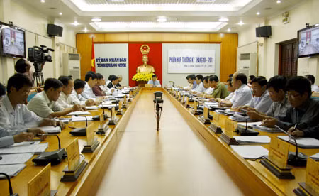 Đồng chí Nguyễn Văn Đọc, Chủ tịch UBND tỉnh phát biểu kết luận kỳ họp.