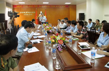 Quang cảnh cuộc họp.