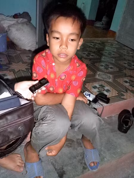 Bé Thuận buồn rầu nhắc lại những lần bị bố đẻ bạo hành