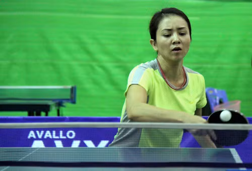 Thúy Hiền chơi bóng bàn để nâng cao sức khỏe. Ảnh: TN.