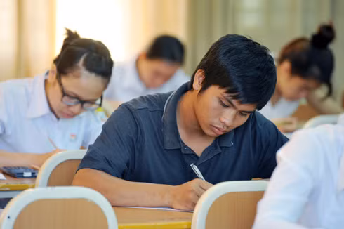 Chỉ tiêu chính quy vào đại học, cao đẳng sẽ giảm dần từ năm 2012. Ảnh minh họa: Hoàng Hà.
