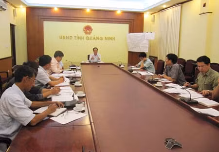 Đồng chí Đỗ Thông, Phó Chủ tịch Thường trực UBND tỉnh chủ trì cuộc họp tháo gỡ khó khăn, vướng mắc cho Công ty Cổ phần Tập đoàn Đầu tư Quảng Ninh 