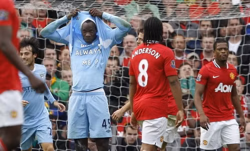 Balotelli luôn có hành động hơi dị