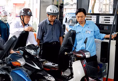 Quỹ bình ổn giá xăng dầu vẫn gây nhiều tranh cãi (ảnh: Theo Chinhphu.vn)