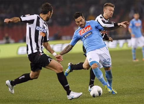 Napoli (áo xanh) luôn thi đấu thăng hoa trước các đối thủ được đánh giá cao. Ảnh: AFP.