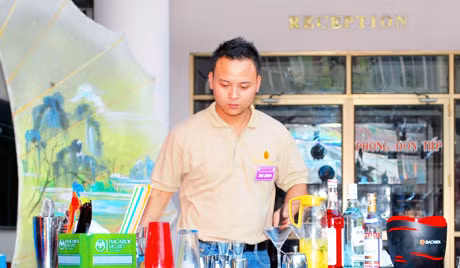Lê Văn Long đoạt giải nhất cuộc thi Bartender cúp Tấn Khoa Hạ Long, một cuộc thi dành cho các nhân viên chuyên pha chế rượu tại các nhà hàng, khách sạn, quán bar.