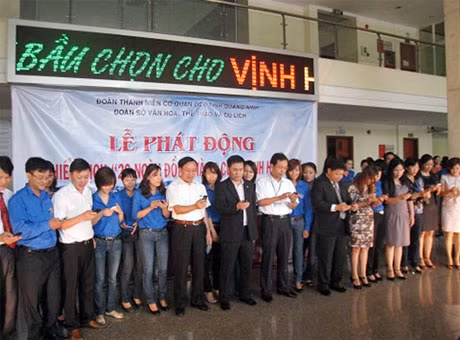 Cán bộ công chức, viên chức, lao động làm việc tại liên cơ số 2 bầu chọn cho Vịnh Hạ Long.