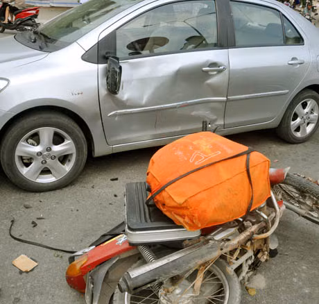 Xe ô tô, xe máy bị hư hỏng nhẹ