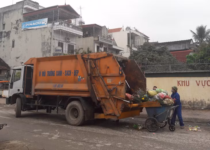 Rác thải sinh hoạt hàng này được thu gom tập trung đem đi xử lý hàng ngày để đảm bảo vệ sinh môi trường