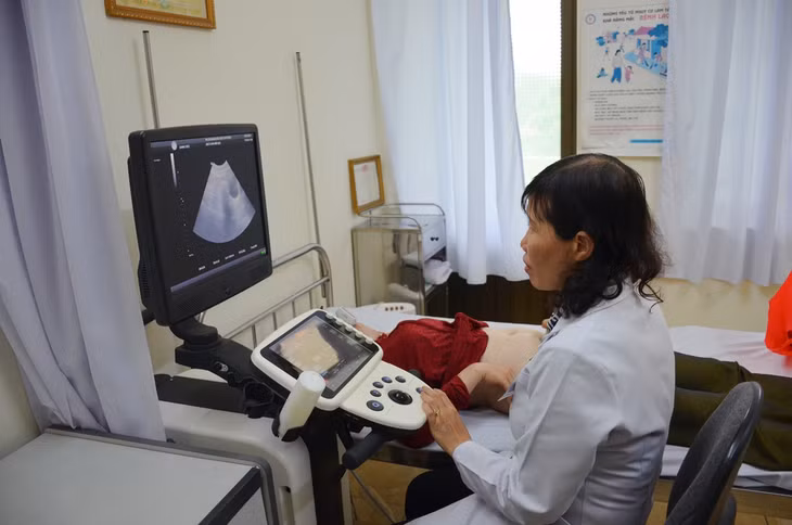 Siêu âm cho người bệnh tại Phòng khám đa khoa khu vực Cao Xanh (Hạ Long)