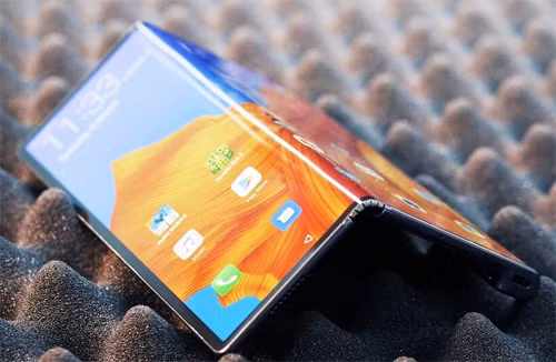 Huawei Mate X. Ảnh: ArabianGazette.