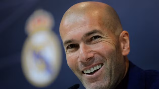  Zinedine Zidane đã trở lại nơi làm nên tên tuổi của mình với giao kèo dài hạn - Real Madrid.