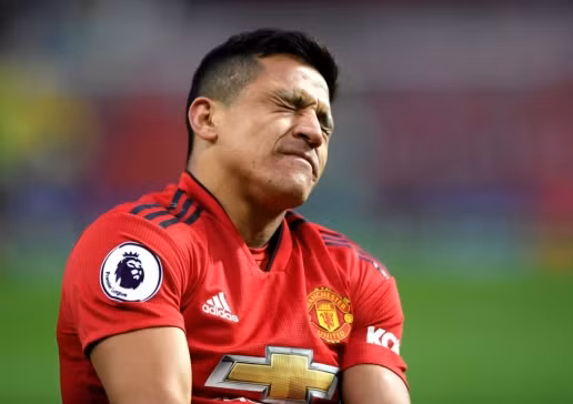 Man Utd không thể sử dụng Sanchez một cách hiệu quả, và họ cũng đang gặp khó trong việc tống anh khỏi Old Trafford.