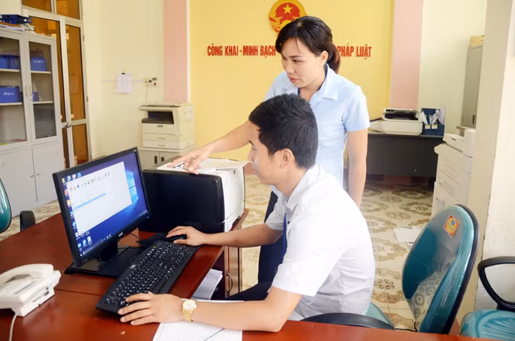 Bộ phận Tiếp nhận và trả kết quả hiện đại xã Dân Chủ, huyện Hoành Bồ