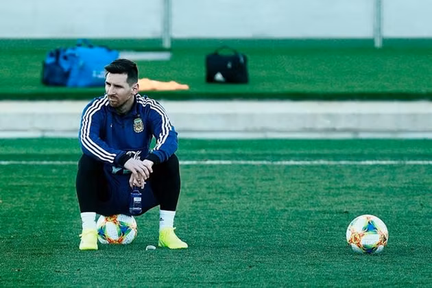  Ngôi sao người Argentina đã vắng mặt trong buổi tập gần nhất vì dính chấn thương.