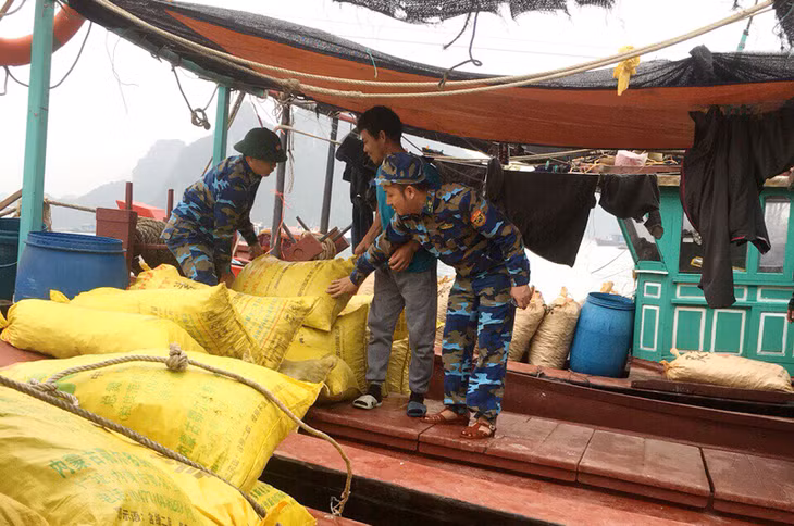 Bắt tàu khai thác thủy sản trái phép
