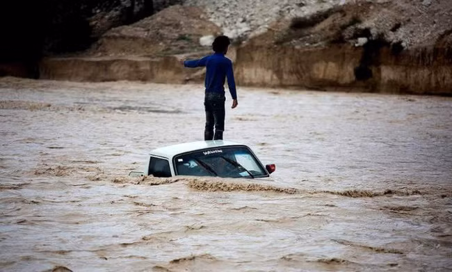 Lũ quét xảy ra tại nhiều tỉnh, thành của Iran. Ảnh: dailypakistan.com.pk