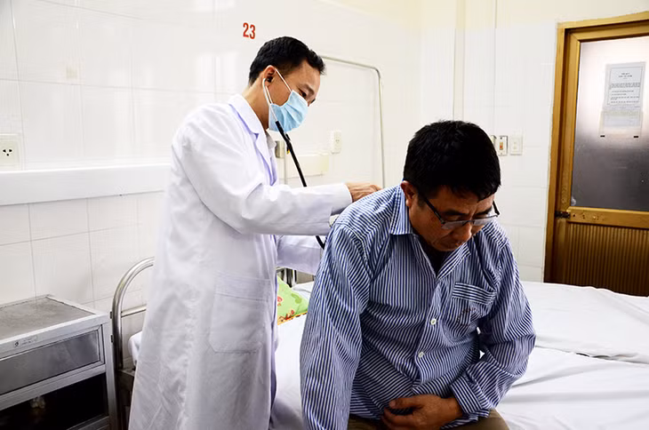 Mắc bệnh bụi phổi 10 năm nay, ông Bùi Bảo Nguyễn, phường Hà Lầm, TP Hạ Long thường xuyên phải nhập viện điều trị.