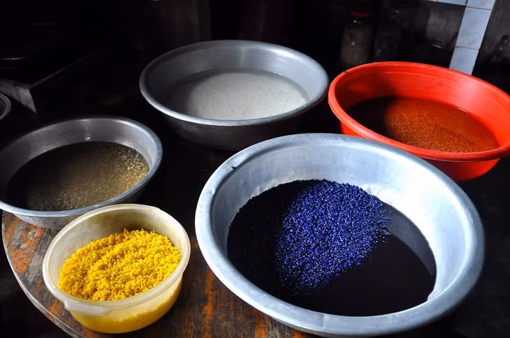 Nguyên liệu chế biến xôi ngũ sắc.
