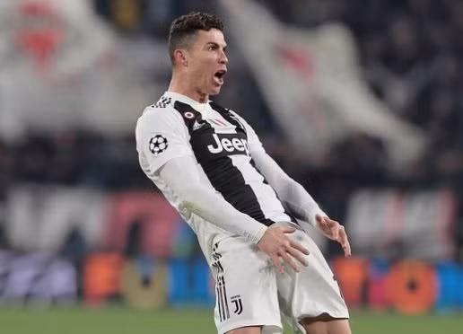  Màn ăn mừng "nhái" HLV Diego Simone của Ronaldo.