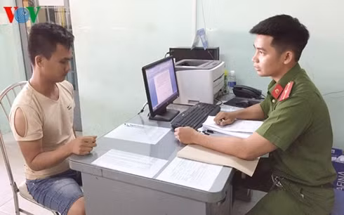  Đối tượng Dương Văn Chưởng tại cơ quan công an.