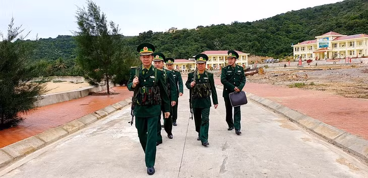Bộ đội biên phòng trên đảo Trần.